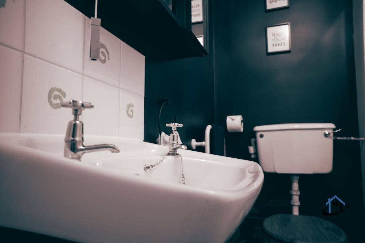 Flat 1 - King Bed, Parking, Workspace, Wi-Fi, Corporates Nottingham Esterno foto